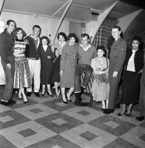 Americans in the U. K. : Americans at the air base at Weathersfield