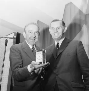Award Prints: Amos Hinton & Sons plc, a small supermarket company from the North East of England