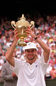 ANDRE AGASSI HOLDING THE TROPHY IN THE WIMBLEDON TENNIS 1992 FINAL - 06 / 07 / 1992