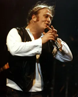 00004 Prints: Andrew Strong singer actor of the commitments on stage A©Mirrorpix
