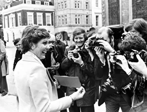 01428 Prints: Angela Rippon receiving The Freedom of the City of London - 09 / 03 / 1978