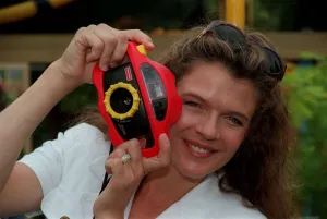 Annabel Croft TV Presenter July 1998 Holding camera A©mirrorpix