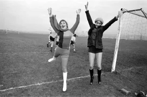 00898 Prints: Anne Kirkbride (aged 17 - right) and Clare Sutcliffe (left - who played Denise