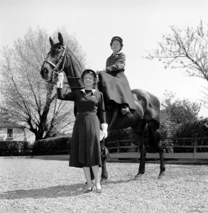Anne Swordes seen here with actress Anna Neagle. May 1953 D2333-001
