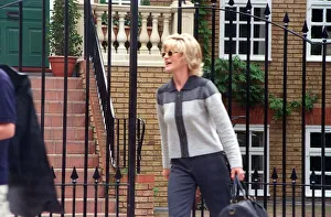 Anthea Turner TV Presenter October 1998 Outside her house A&copy;mirrorpix