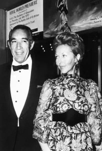 Anthony Quinn actor attends premiere - June 1970 Dbase MSI