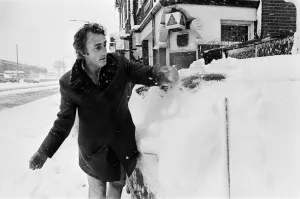 00936 Prints: April 23rd to 26th 1981 brought the coldest spell of weather the UK had experienced