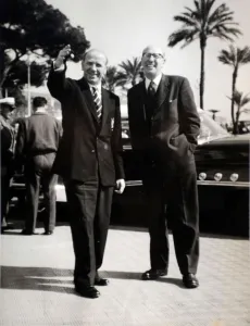 00072 Prints: Archie Ledbrooke Daily Mirror Sports Writer Journalist - Pictured with Sir Mat Busby