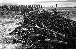 Falklands Prints: ARGENTINE SOLDIERS SURRENDER RIFLES EN ROUTE FROM STANLEY TO THE AIRPORT AT THE END OF