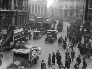00278 Prints: The army escort a food convoy past commuters making their way to work near The Bank in
