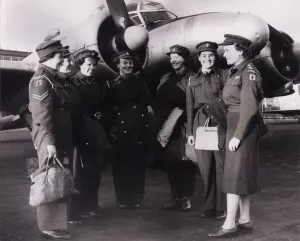 Concepts Prints: Army Women October 1952 Six of the WRAC who flew Castle Bromwich to