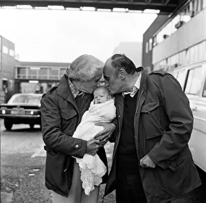 01272 Prints: The arrival of the British hostages from Iran at London Airport following the Iran