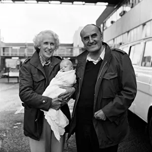 01272 Prints: The arrival of the British hostages from Iran at London Airport following the Iran
