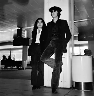 00050 Prints: Arrivals at Heathrow. John Lennon and Yoko Ono arriving London Airport from New York