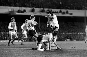 Images Dated 27th December 1980: Arsenal (1) v. Ipswich (1). Mick Mills clears from Steve Gatting 10 watched by Mariner