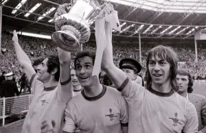 Arsenal team celebrate FA cup final win over Liverpool 1971 as Frank McLintock