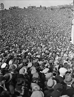 Spectators Prints: Arsenal v Birmingham Division One Football 1933 / 34 Season