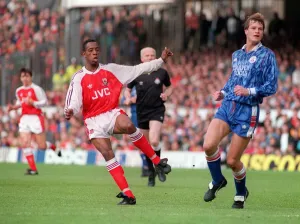 00244 Prints: Arsenal v Southampton Football May 1992 Ian Wright fires in a shot against