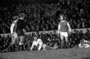 00335 Prints: Arsenal vs. Leeds. Peter Lorimer looks at referee Thomas who is about to book him