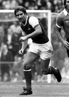 00233 Prints: Arsenals Alan Ball in action during the match against Manchester City at Highbury