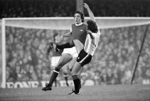 00237 Prints: Arsenals defence led by David O Leary repels another attack from Manchester