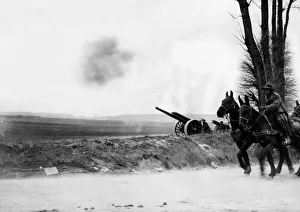 Artillery pound the German lines during Allied advance in World War One 1918