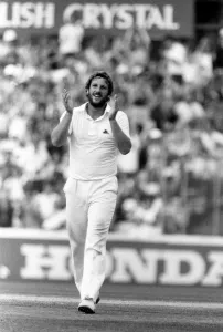 The Ashes England v Australia 6th Test at The Oval August 1981 Ian Botham applauds