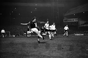 00913 Prints: Aston Villa 5 - 1 Liverpool, League Division One match held at Villa Park