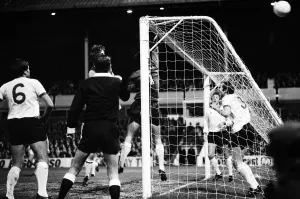00913 Prints: Aston Villa 5 - 1 Liverpool, League Division One match held at Villa Park