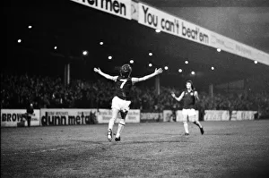 00913 Prints: Aston Villa 5 - 1 Liverpool, League Division One match held at Villa Park