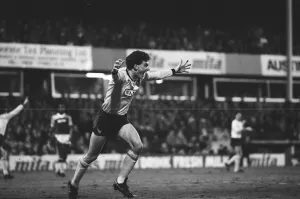 00246 Prints: Aston Villa v Oxford United League Cup semi final 1st leg match at Villa Park March 1986