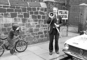 00083 Prints: An audience of... er... not many. Gordon Adams Labour candidtate in the Euro-Elections