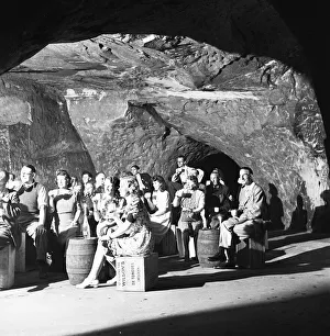 01105 Prints: The audience of a performance of the Pirates of Penzance in the caves in the cliffs above