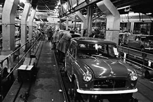 01403 Collection: The Austin Mini car assembly line night shift at Longbridge, Birmingham, West Midlands