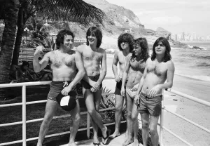 Australian rock group AC / DC takes time to relax at Ipanema beach in Rio De Janeiro