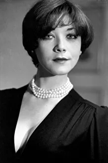 Avenger Girl: Pictures of ex-Avenger girl Linda Thorson taken at her Regents Park flat