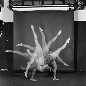 01322 Prints: Avril Lennox, British Gymnast, Daily Mirror Studio, London, Tuesday 14th January 1975