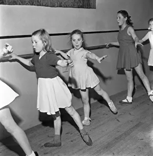 01113 Prints: Baby classes and young children who have their ballet lessons at the Rambert School in