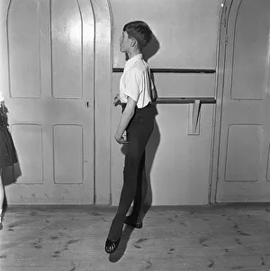 01113 Prints: Baby classes and young children who have their ballet lessons at the Rambert School in