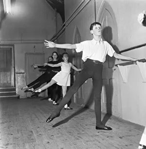 01113 Prints: Baby classes and young children who have their ballet lessons at the Rambert School in