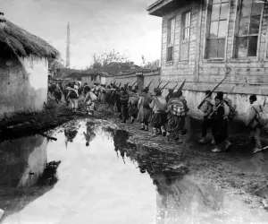 00173 Prints: Balkans War November 1912 Bulgarian soldiers marching through Moustafa Pasha