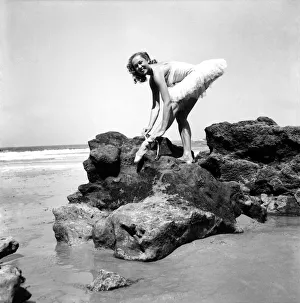 Ballet dancers entertain holidaymakers on a south coast beach. D5693