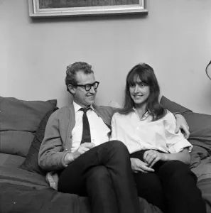 01168 Prints: Bamber Gascoigne, TV personality and his wife Christina at home on Notting Hill, London