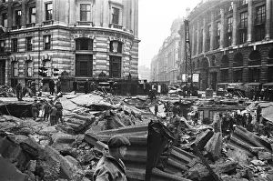 01483 Prints: The Bank of England and Royal Exchange after the raid during the night of 11 January 1941