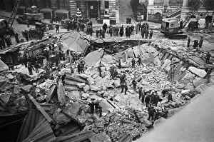 01483 Prints: The Bank of England and Royal Exchange after the raid during the night of 11 January 1941