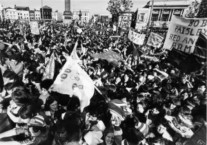 Homecoming Prints: Banners wave as fans jostle to get a better view of thier idols in St Georges Square