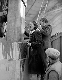00103 Prints: Barbara Hepworth Artist and Sculpture - March 1951 supervising the erection of her
