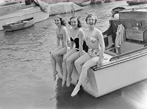 Barbara Pearce, Tamara Kirova, and Eleanor Fazan on River Thames. 1950 024416 / 7
