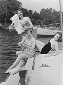 Barbara Pearce, Tamara Kirova, and Eleanor Fazan on River Thames. 1950 024416 / 8