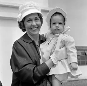 1959 Prints: Barbara Riese, (wife of tennis player Fred Perry) pictured with their daughter Penny who